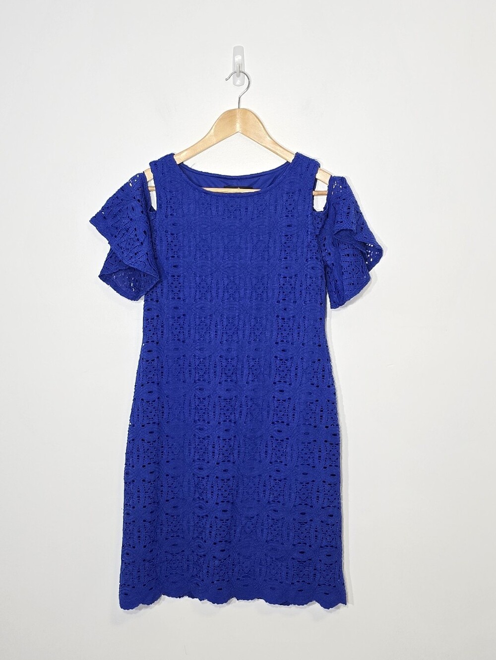 Ronni Nicole Royal Blue Eyelet Lace Off Thw Shoulders Cocktail Dress Size 6